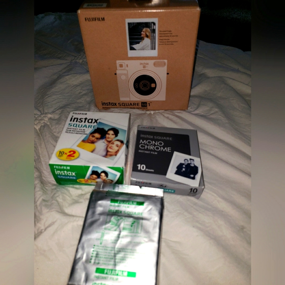 Fujifilm instax square sq1 instant camera in cream/ivory with 40 sheets of film